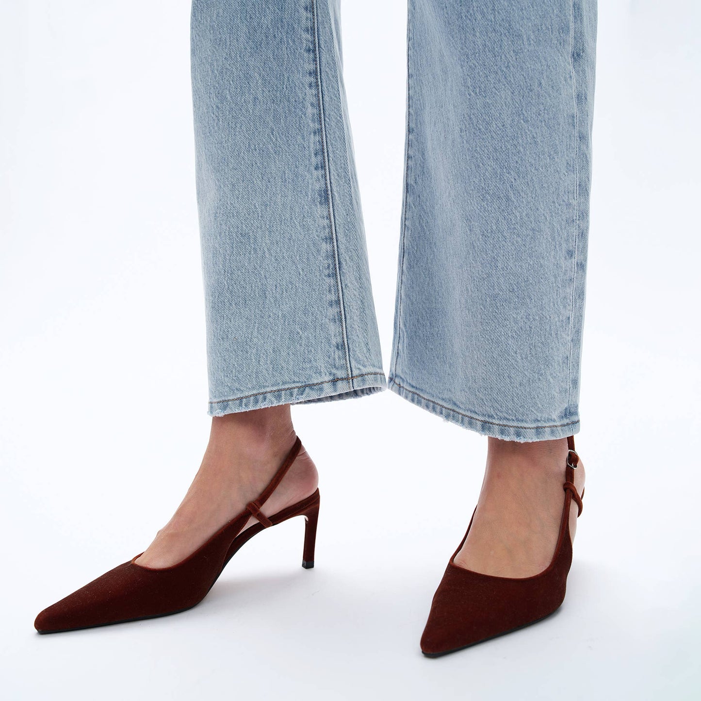 MID RISE BARREL DENIM JEANS WITH FINISHED HEM: LIGHT BLUE