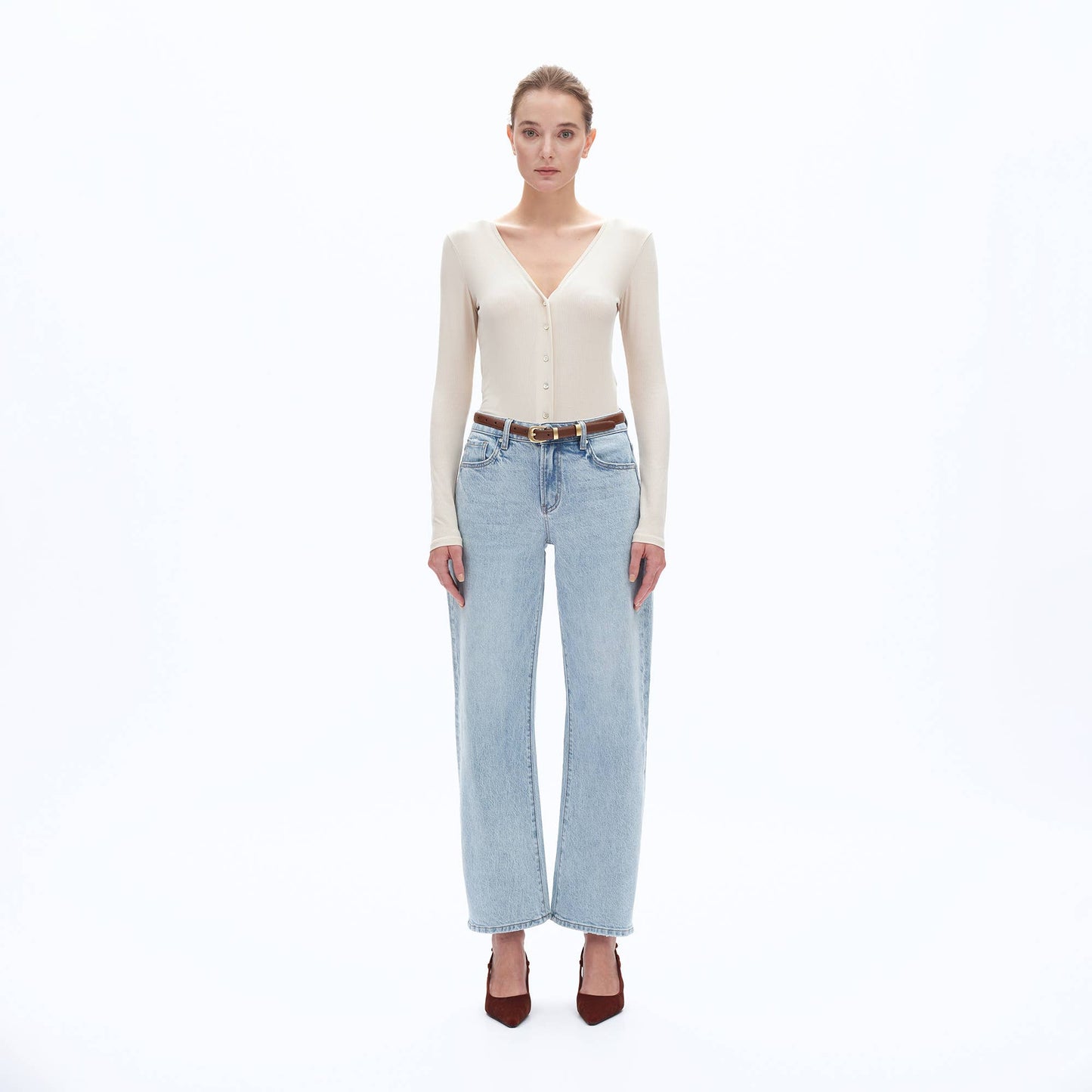 MID RISE BARREL DENIM JEANS WITH FINISHED HEM: LIGHT BLUE