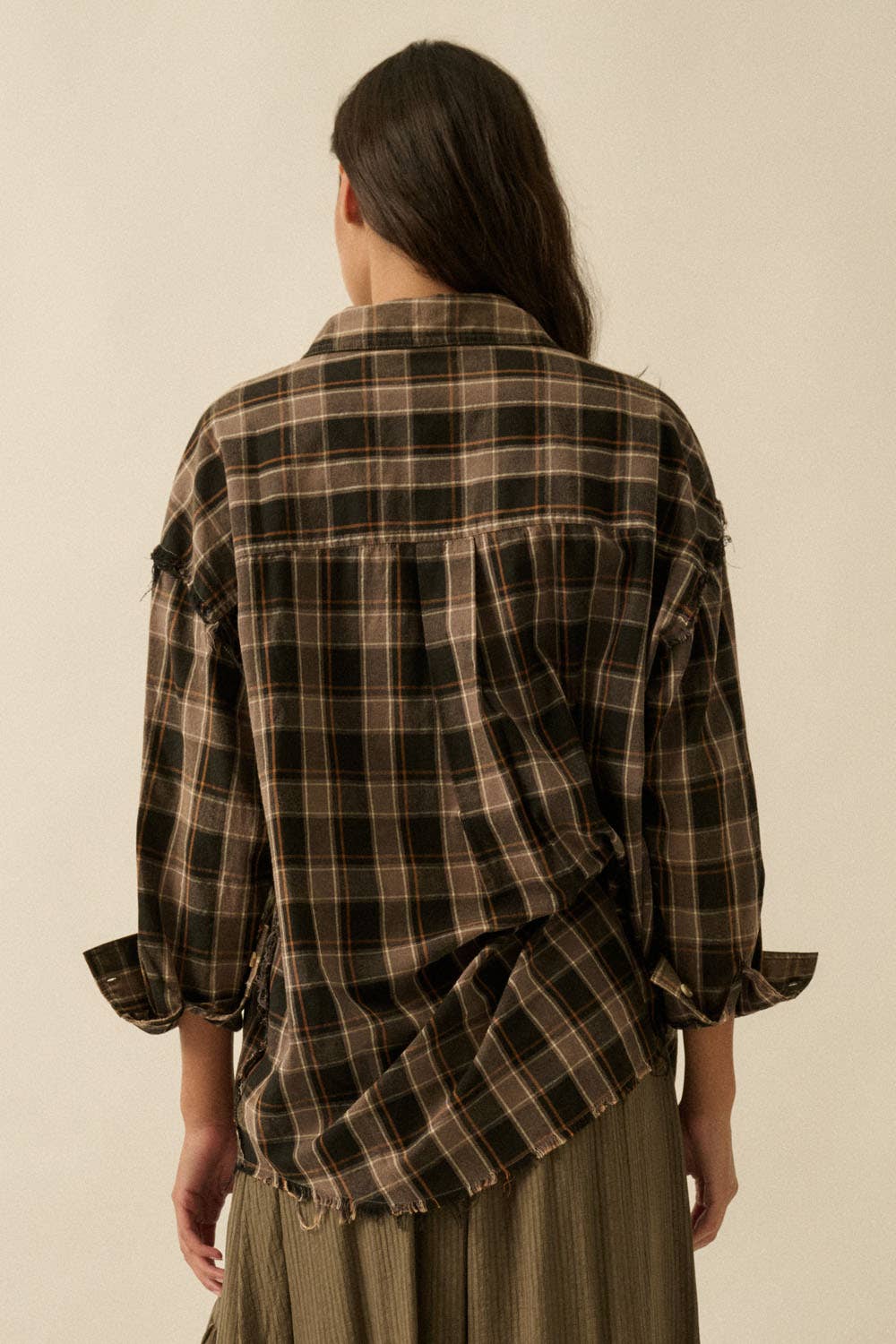 Plaid Oversized Raw-Edge Exposed-Seam Pocket Shirt: Black