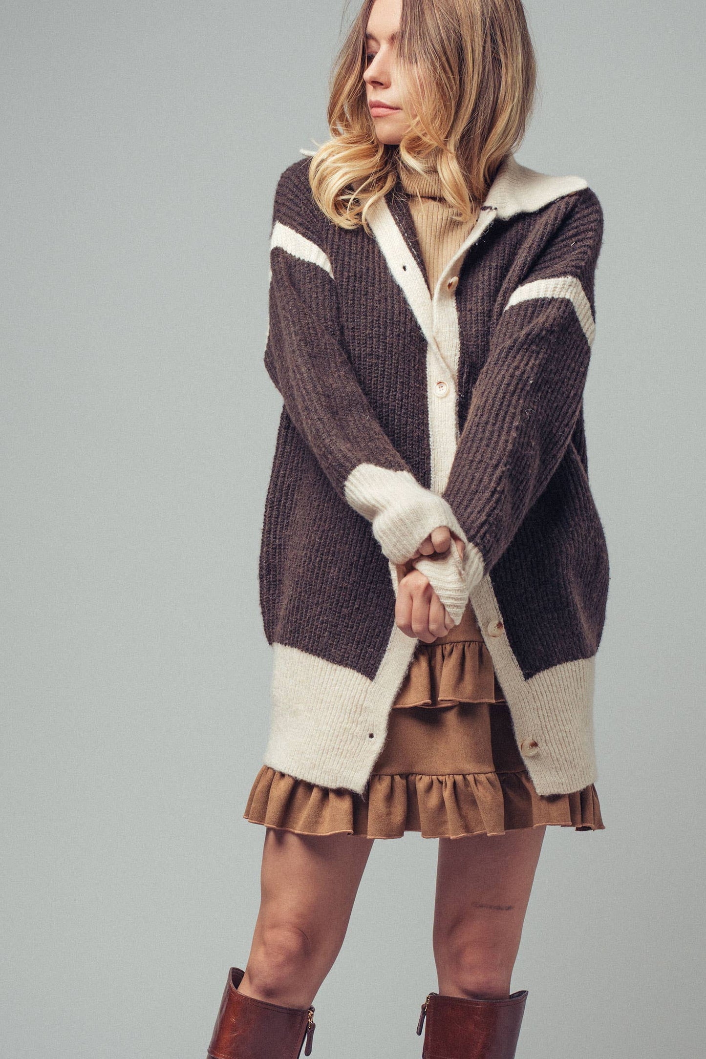 Contrast Trim Collared Sweater Cardigan: BROWN