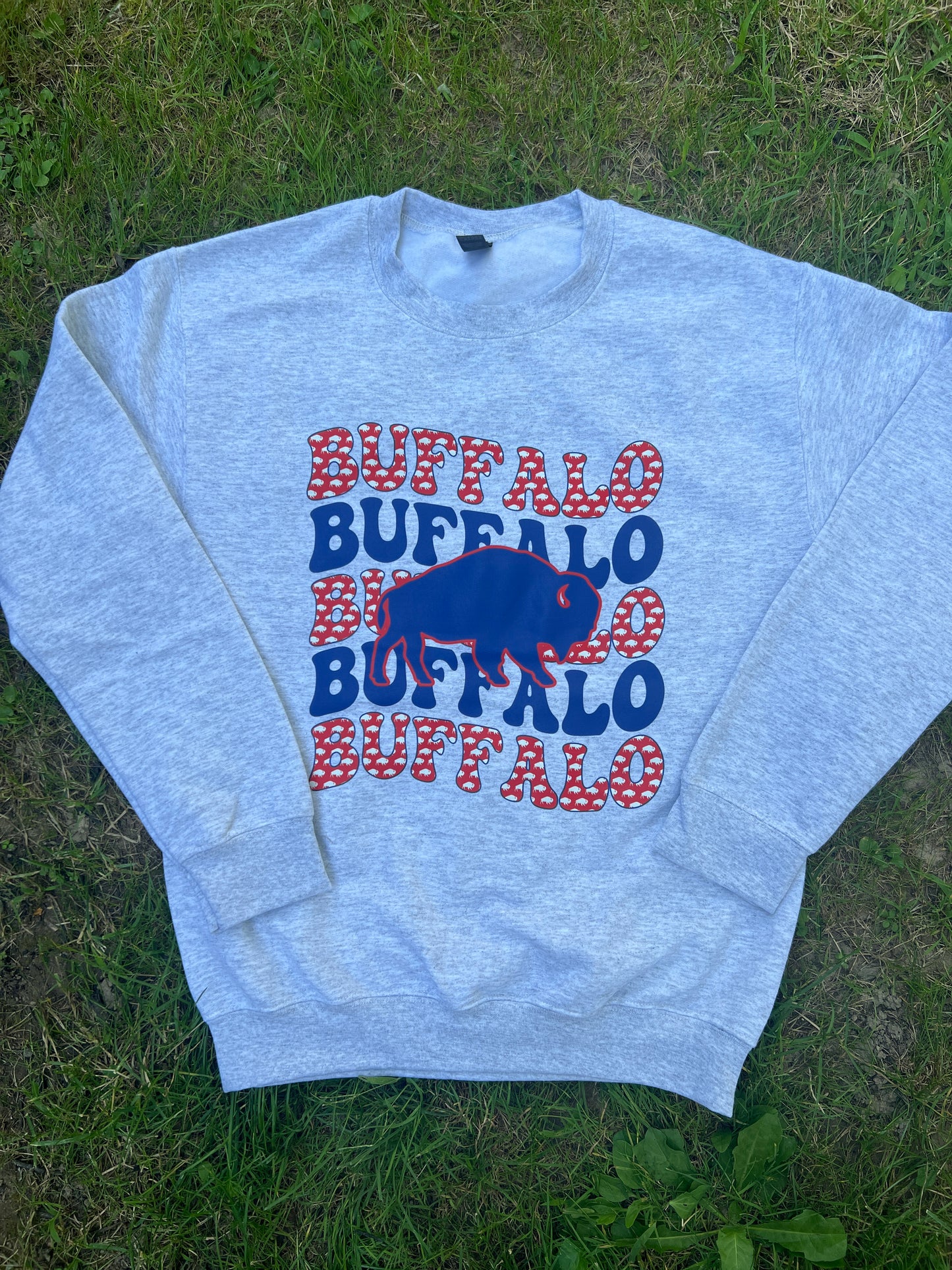 Buffalo wavy crewneck, Buffalo crew, Buffalo groovy crew