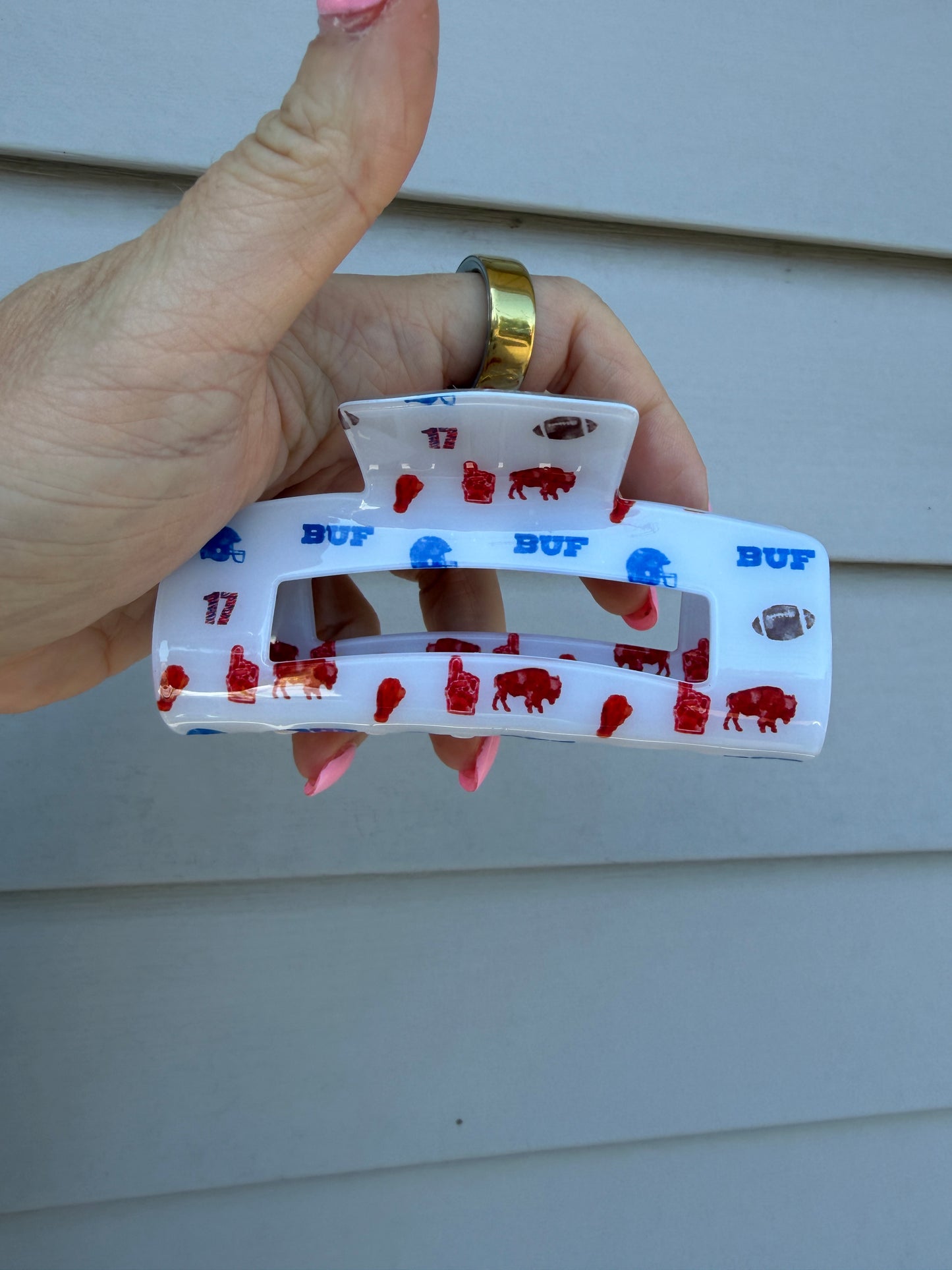 Buffalo cluster hair clip