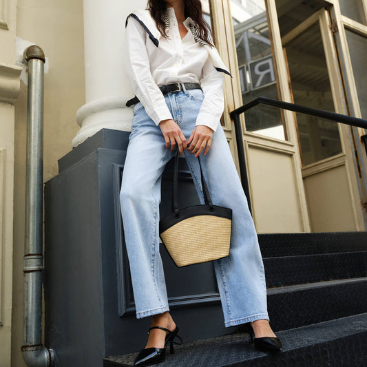 MID RISE BARREL DENIM JEANS WITH FINISHED HEM: LIGHT BLUE