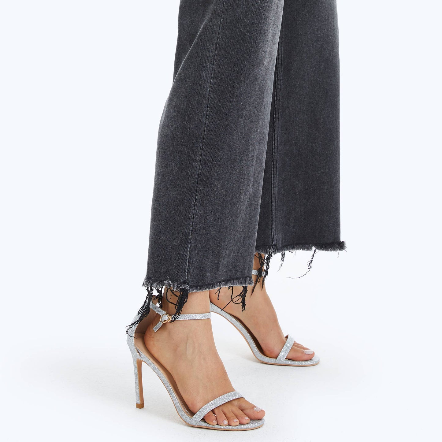 HIGH RISE WIDE LEG JEANS WITH FRAYED HEM: WASHED BLACK