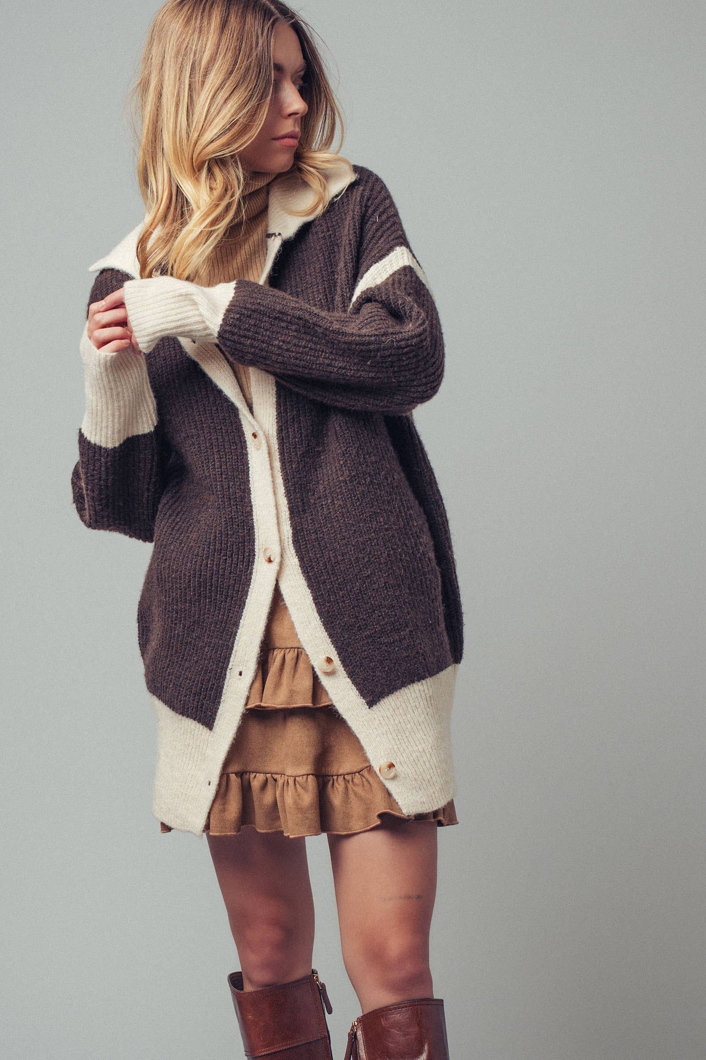 Contrast Trim Collared Sweater Cardigan: BROWN